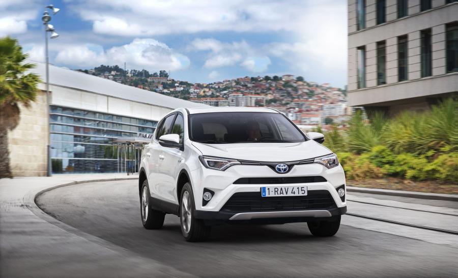  Toyota RAV4 Hybrid 2015 года  (WW) (фото 6 из 38)